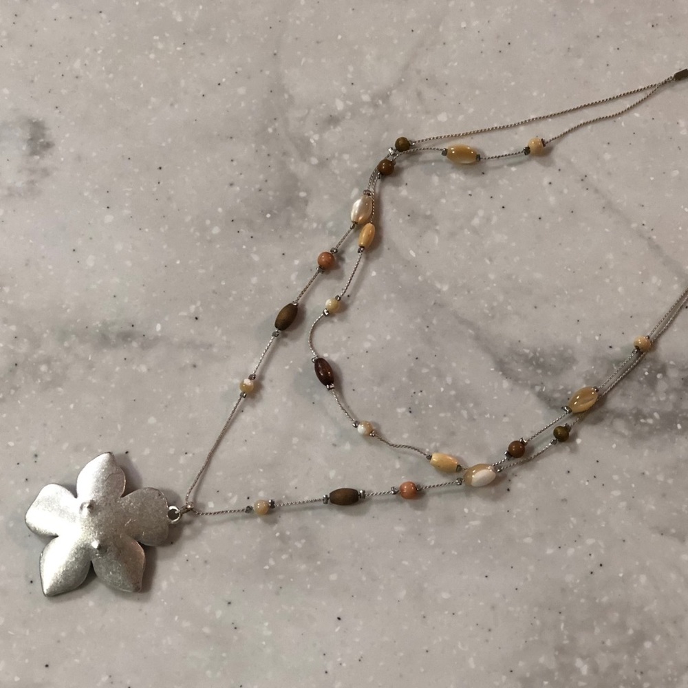 Vintage Liz Claiborne Flower Necklace - Picture 3 of 4